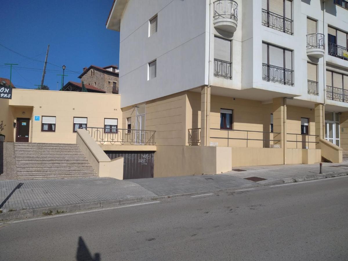 Pensión Vega de Pas Comillas Exterior foto