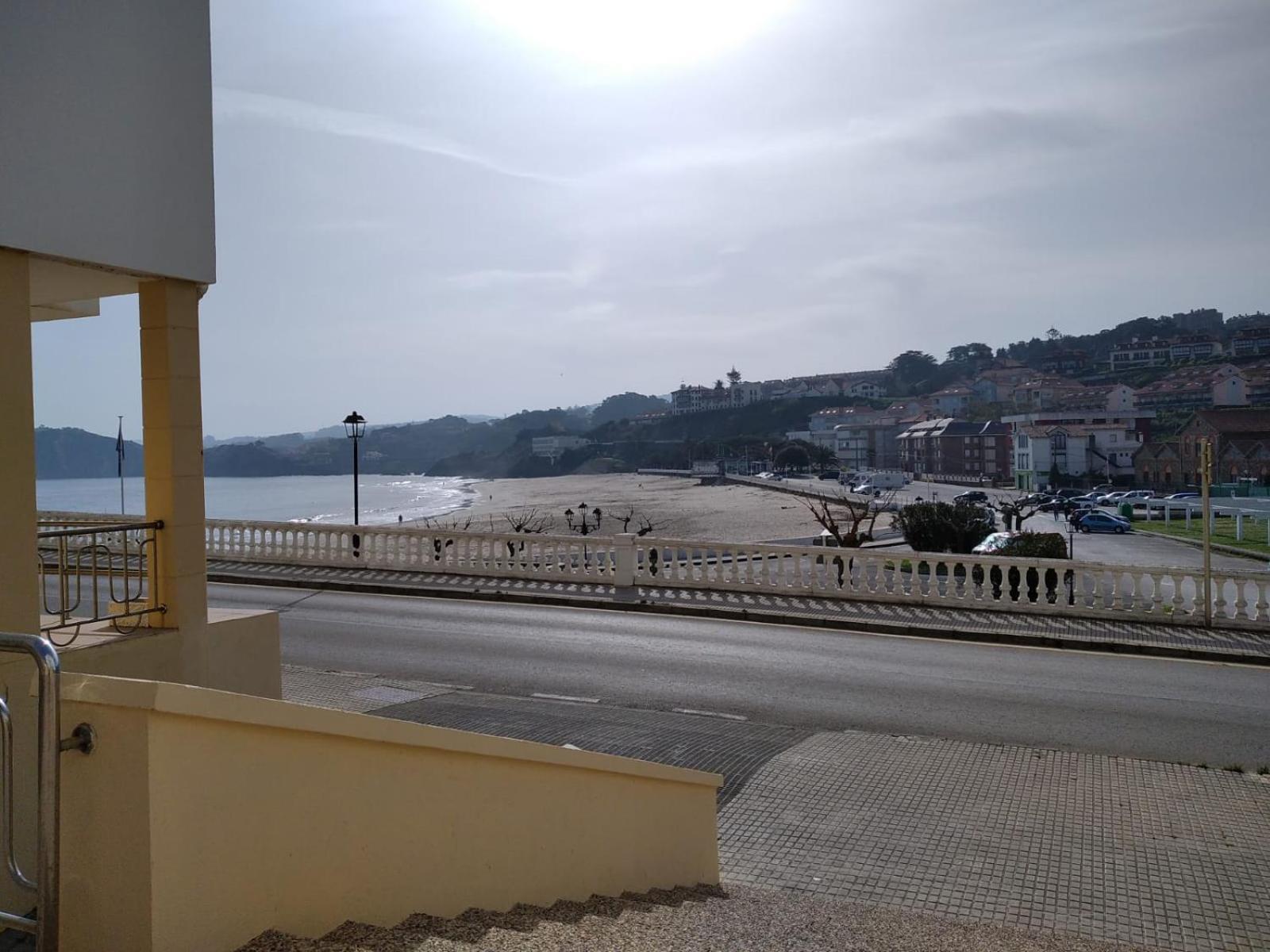 Pensión Vega de Pas Comillas Exterior foto